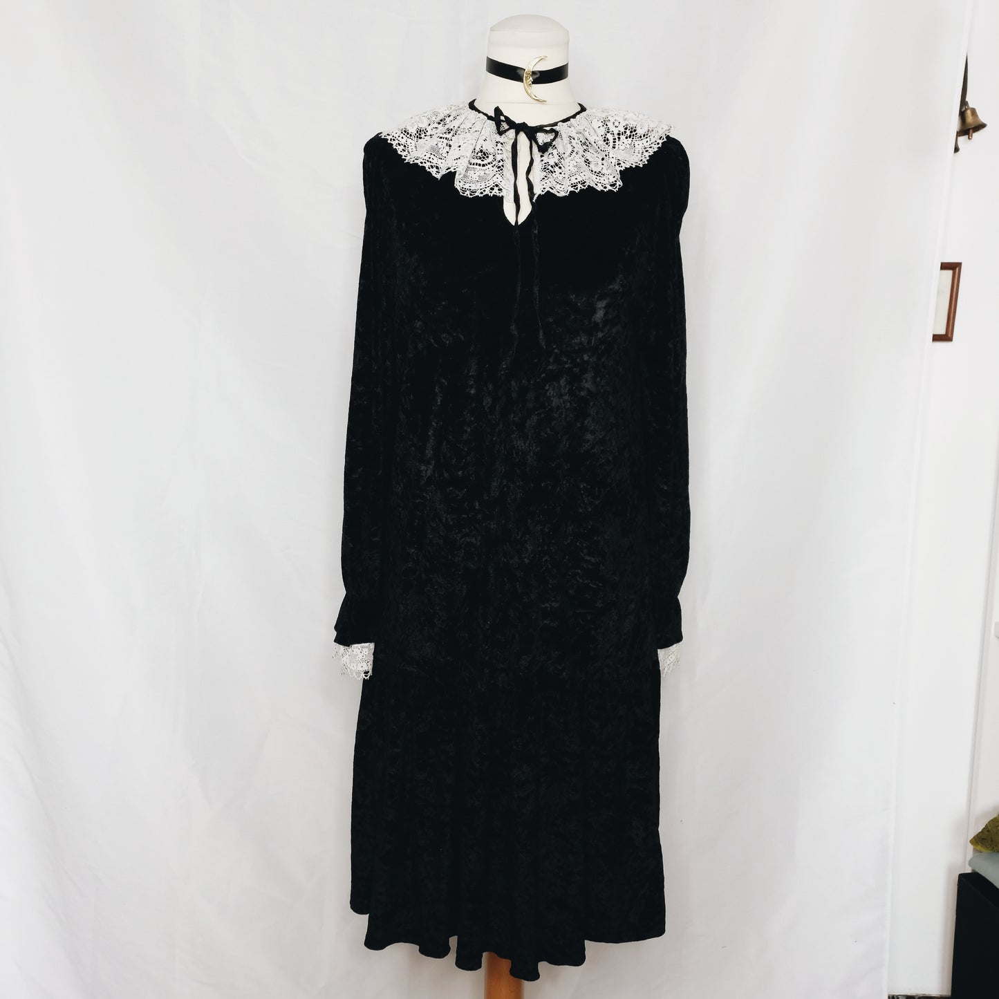 Velvet Doll Lace Dress - M