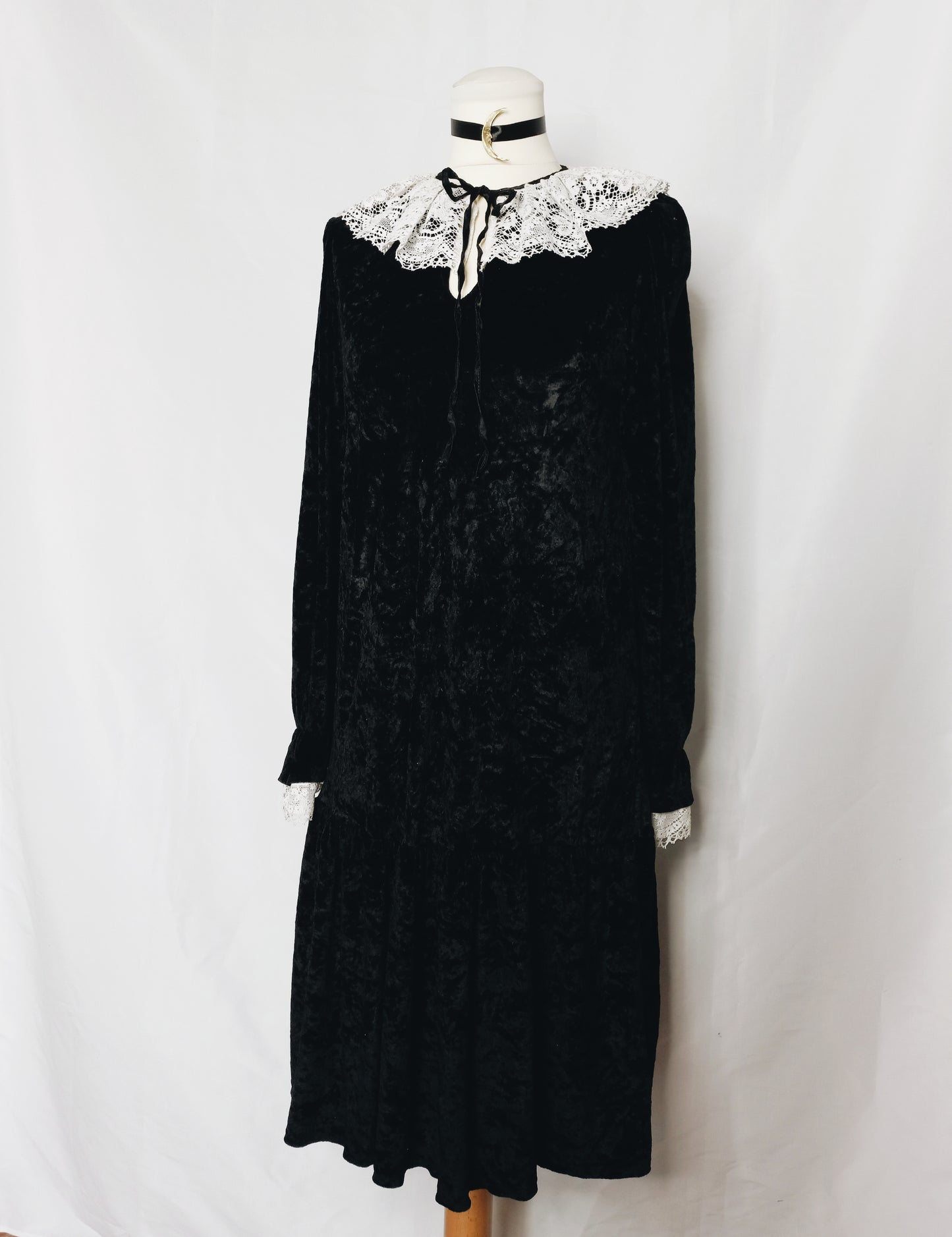 Velvet Doll Lace Dress - M