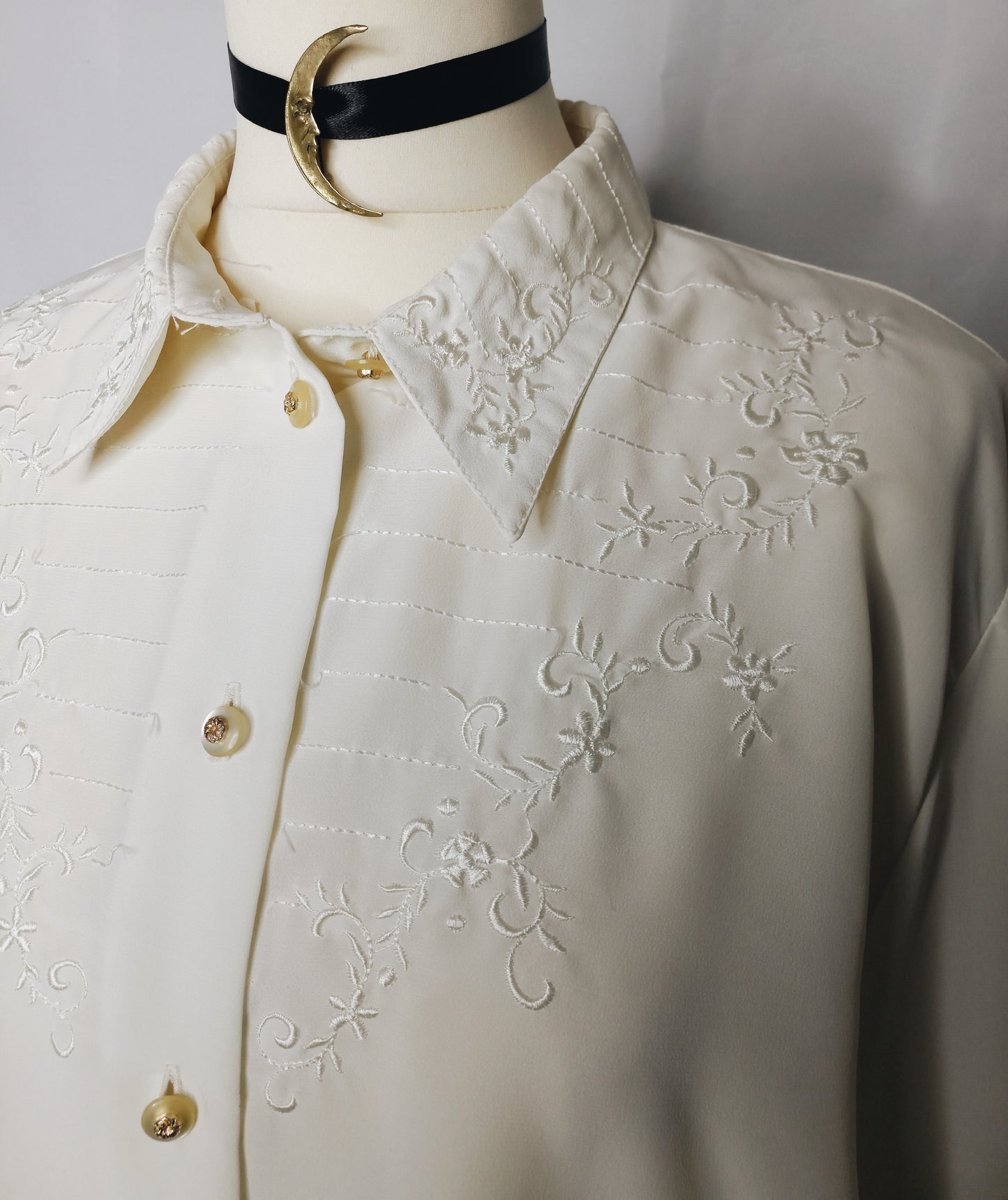 White Embroidered Blouse 80s - L/XL