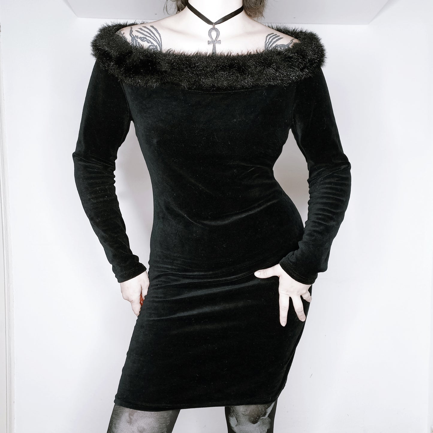 Fur Neckline Velvet Dress - M